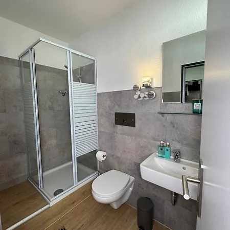 Modernes Seeblick Mit Sauna Und Poolnutzung *