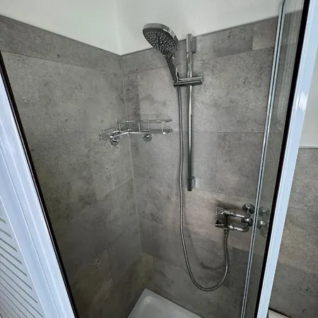 Modernes Seeblick Mit Sauna Und Poolnutzung Apartamento