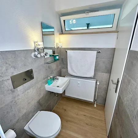 Modernes Seeblick Mit Sauna Und Poolnutzung