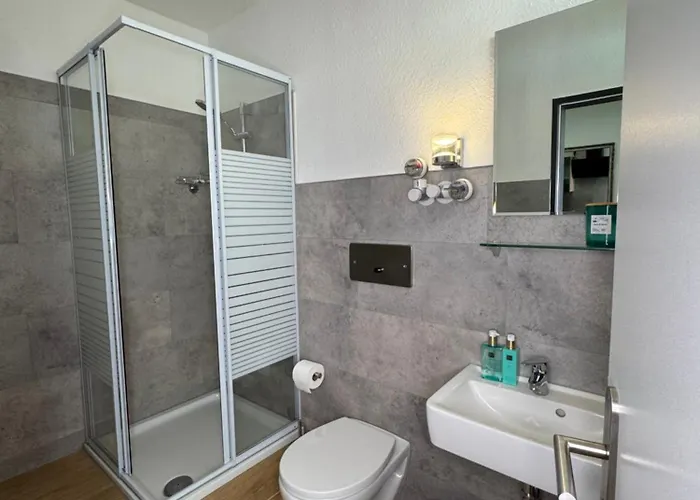 Modernes Seeblick Mit Sauna Und Poolnutzung *