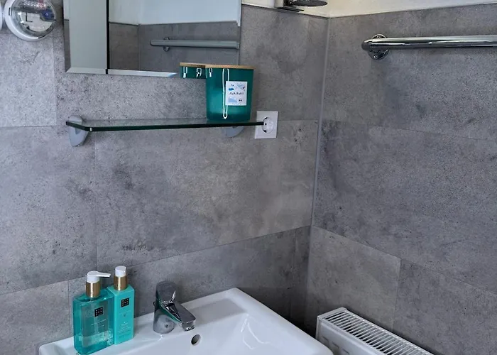 Modernes Seeblick Mit Sauna Und Poolnutzung Lejlighed